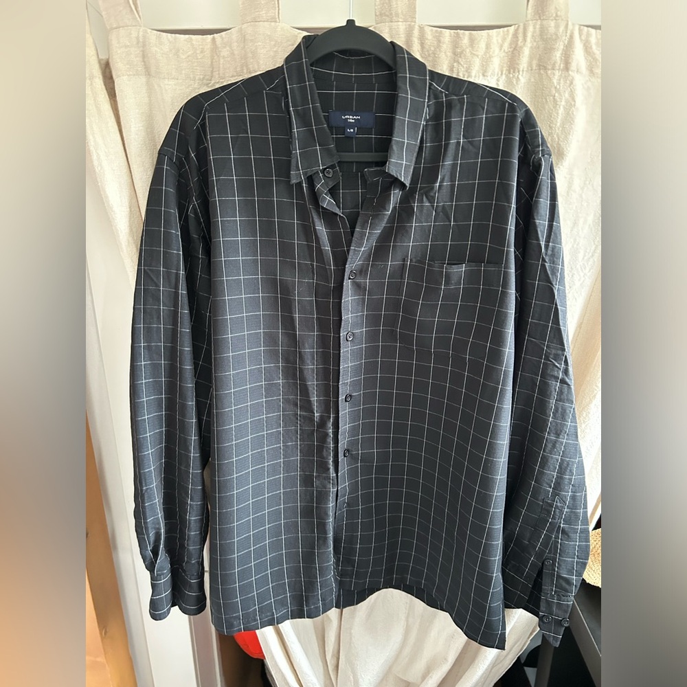 Black checkered button down, Urban tribe, size L